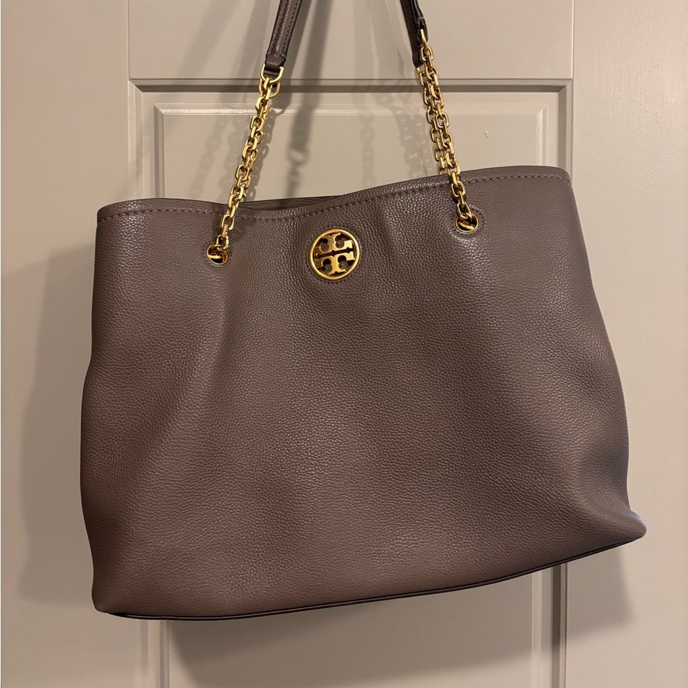 TORY BURCH Leather chain-link bag. Gently used and no scuff marks.